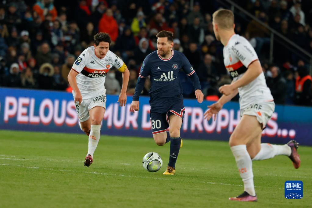  巴黎圣日耳曼主场大胜里昂登顶积分榜  